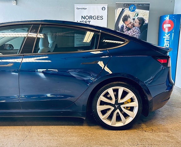 Tesla Model 3 5 of 5
