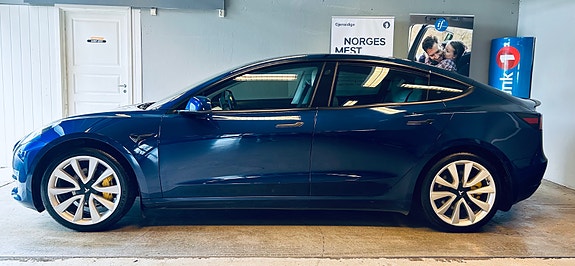 Tesla Model 3 3 of 5