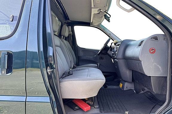 Toyota HiAce 13 of 27