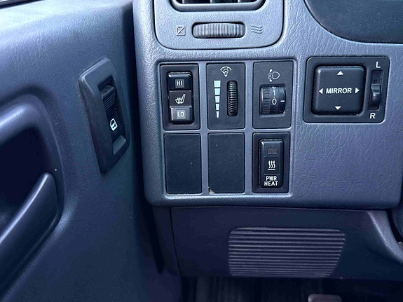 Toyota HiAce 20 of 27