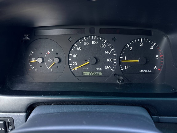 Toyota HiAce 23 of 27