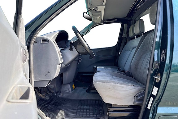 Toyota HiAce 12 of 27