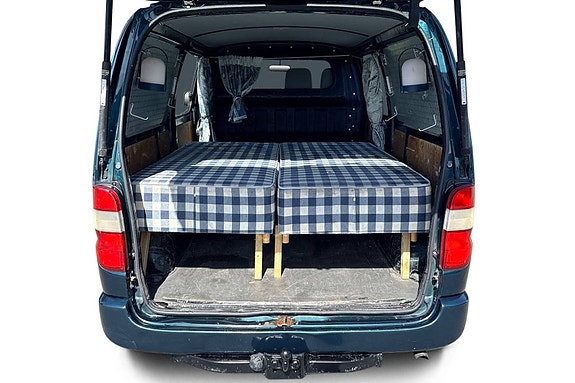 Toyota HiAce 10 of 27