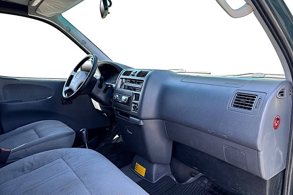 Toyota HiAce 14 of 27