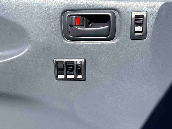 Toyota HiAce 21 of 27