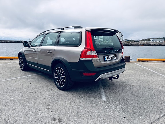 Volvo XC70 2 of 5