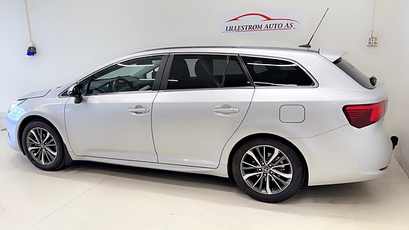 Toyota Avensis 4 of 5