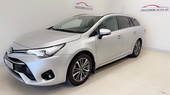 Toyota Avensis 2 of 5
