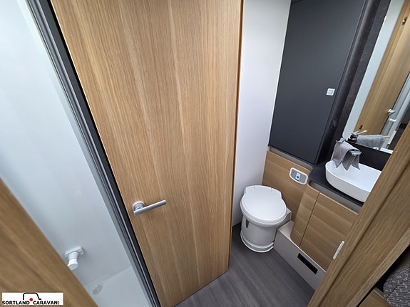Adria CORAL 670SL 27 of 30