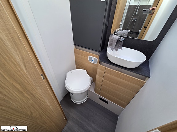 Adria CORAL 670SL 24 of 30