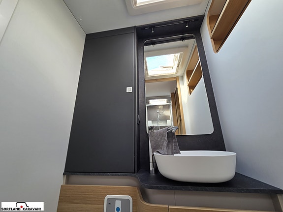 Adria CORAL 670SL 25 of 30