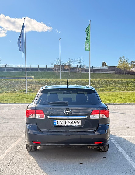 Toyota Avensis 5 of 5