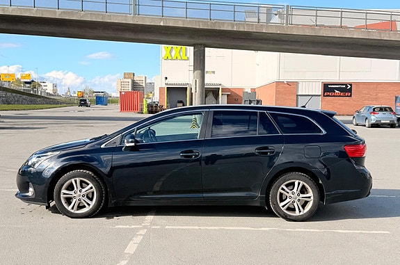 Toyota Avensis 4 of 5