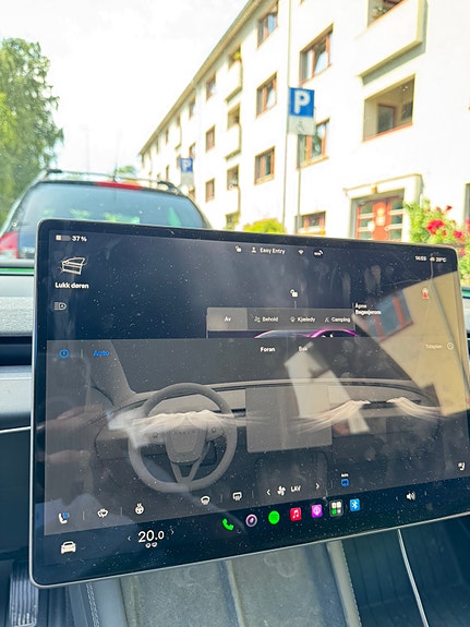 Tesla Model 3 4 of 5