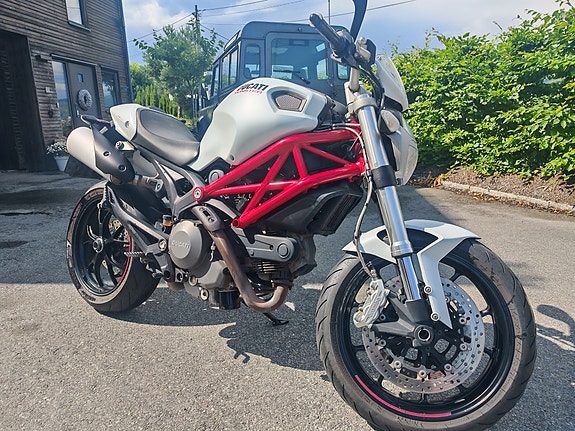 Ducati Monster 796