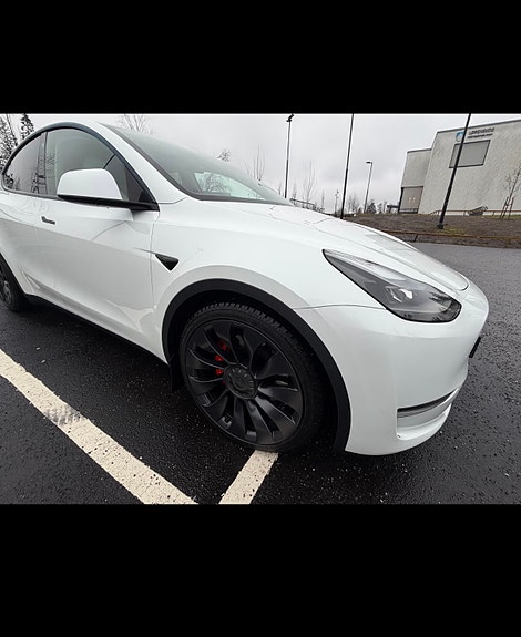 Tesla Model Y 5 of 5