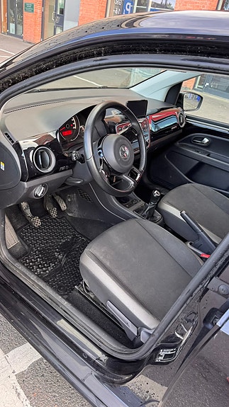Volkswagen UP! 6 of 24