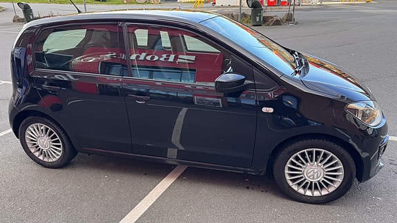 Volkswagen UP! 2 of 24