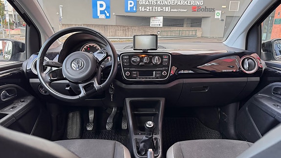 Volkswagen UP! 7 of 24