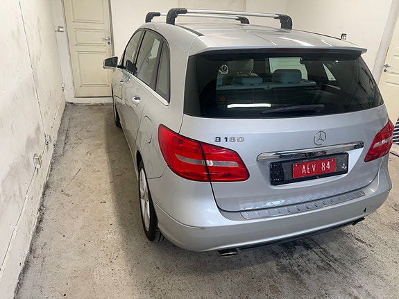 Mercedes-Benz B180 5 of 5