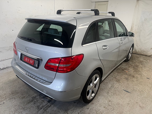 Mercedes-Benz B180 7 of 18