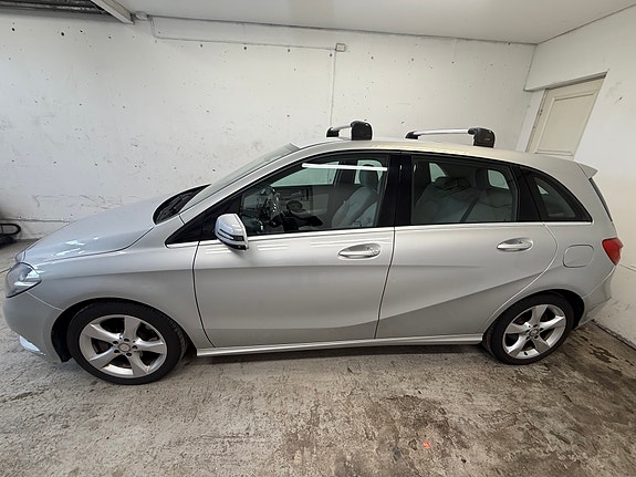 Mercedes-Benz B180 4 of 5