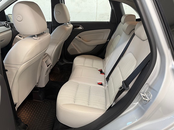 Mercedes-Benz B180 17 of 18