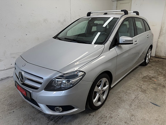 Mercedes-Benz B180 2 of 5