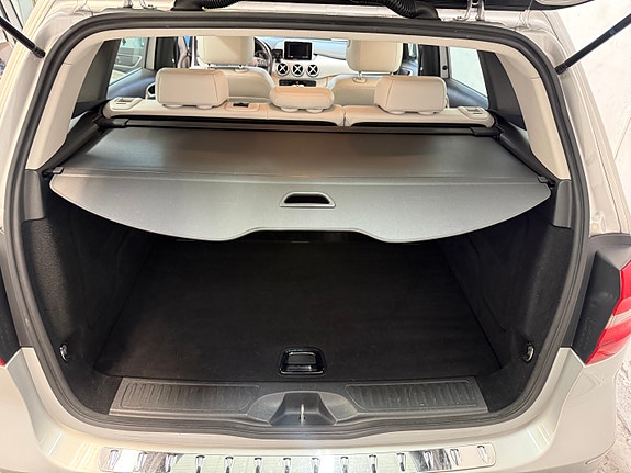 Mercedes-Benz B180 18 of 18