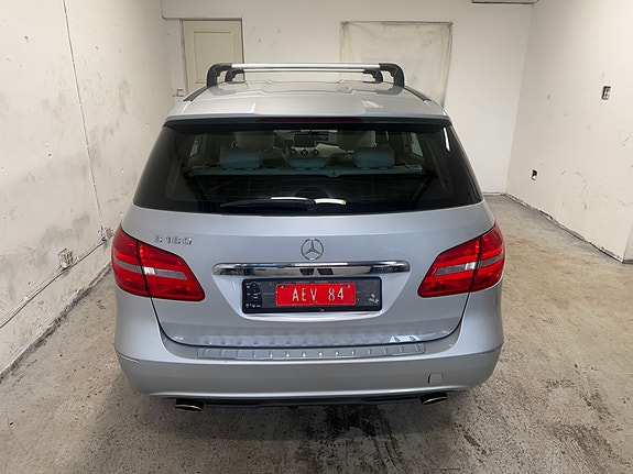 Mercedes-Benz B180 6 of 18