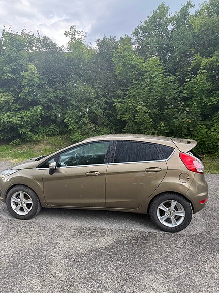 Ford Fiesta 3 of 5