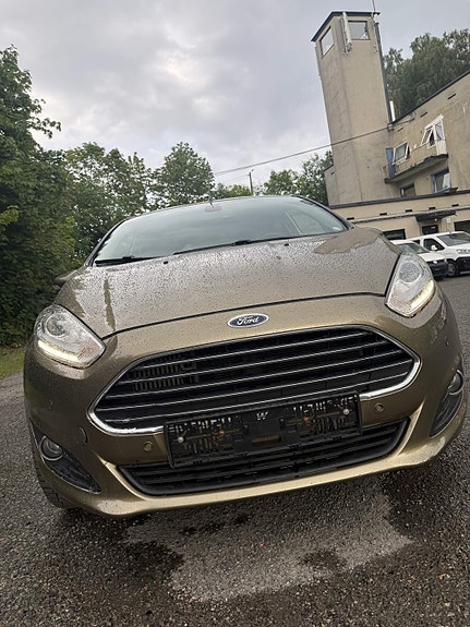Ford Fiesta 2 of 5