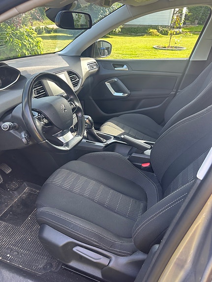 Peugeot 308 8 of 16