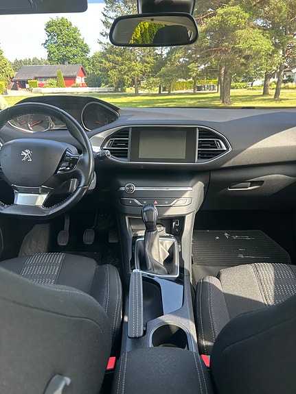 Peugeot 308 9 of 16