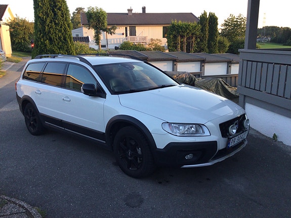 Volvo XC70 2 of 5