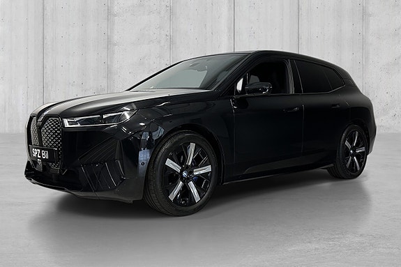 BMW iX 2 of 5