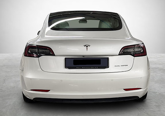 Tesla Model 3 4 of 5
