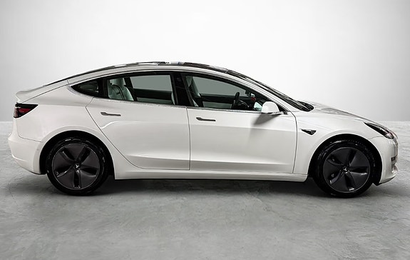 Tesla Model 3 5 of 5