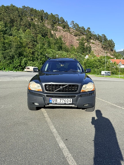 Volvo XC90 2 of 5