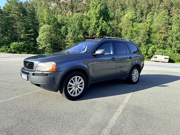 Volvo XC90 3 of 5