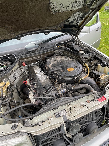 Mercedes-Benz 300 E 10 of 15