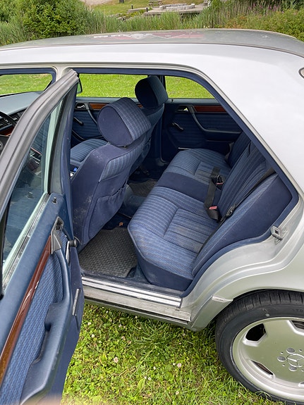 Mercedes-Benz 300 E 7 of 15