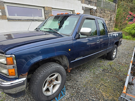 Chevrolet C2500 2 of 5