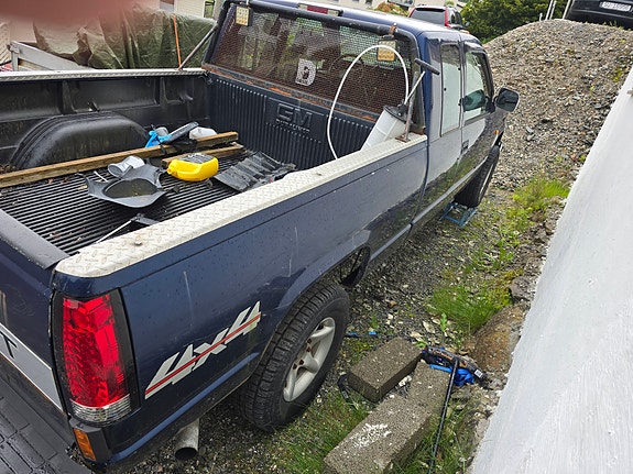 Chevrolet C2500 4 of 5