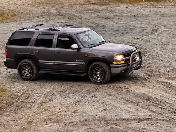 Chevrolet Tahoe 3 of 5