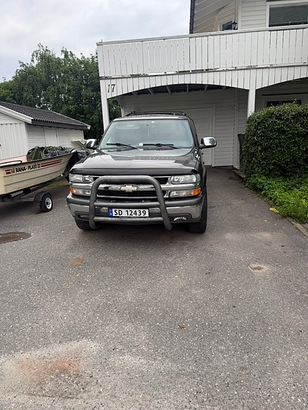 Chevrolet Tahoe 4 of 5