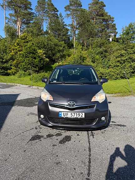 Toyota Verso-S 4 of 5