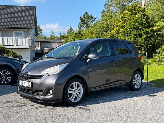 Toyota Verso-S 2 of 5