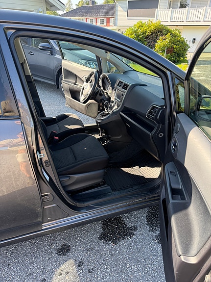 Toyota Verso-S 5 of 5