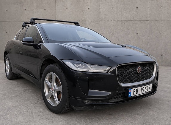 Jaguar I-PACE 3 of 5